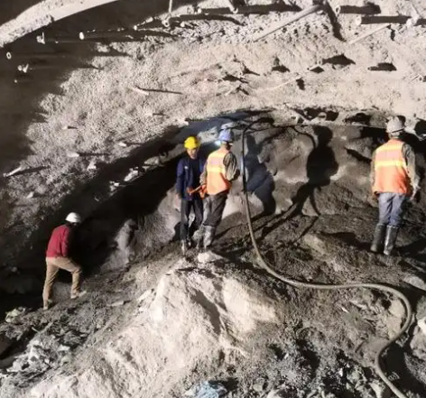 延庆拱顶带模注浆料的施工流程及注意事项